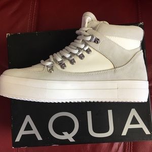 WOMEN’S Aqua Bash White Leather Sneakers- 10M